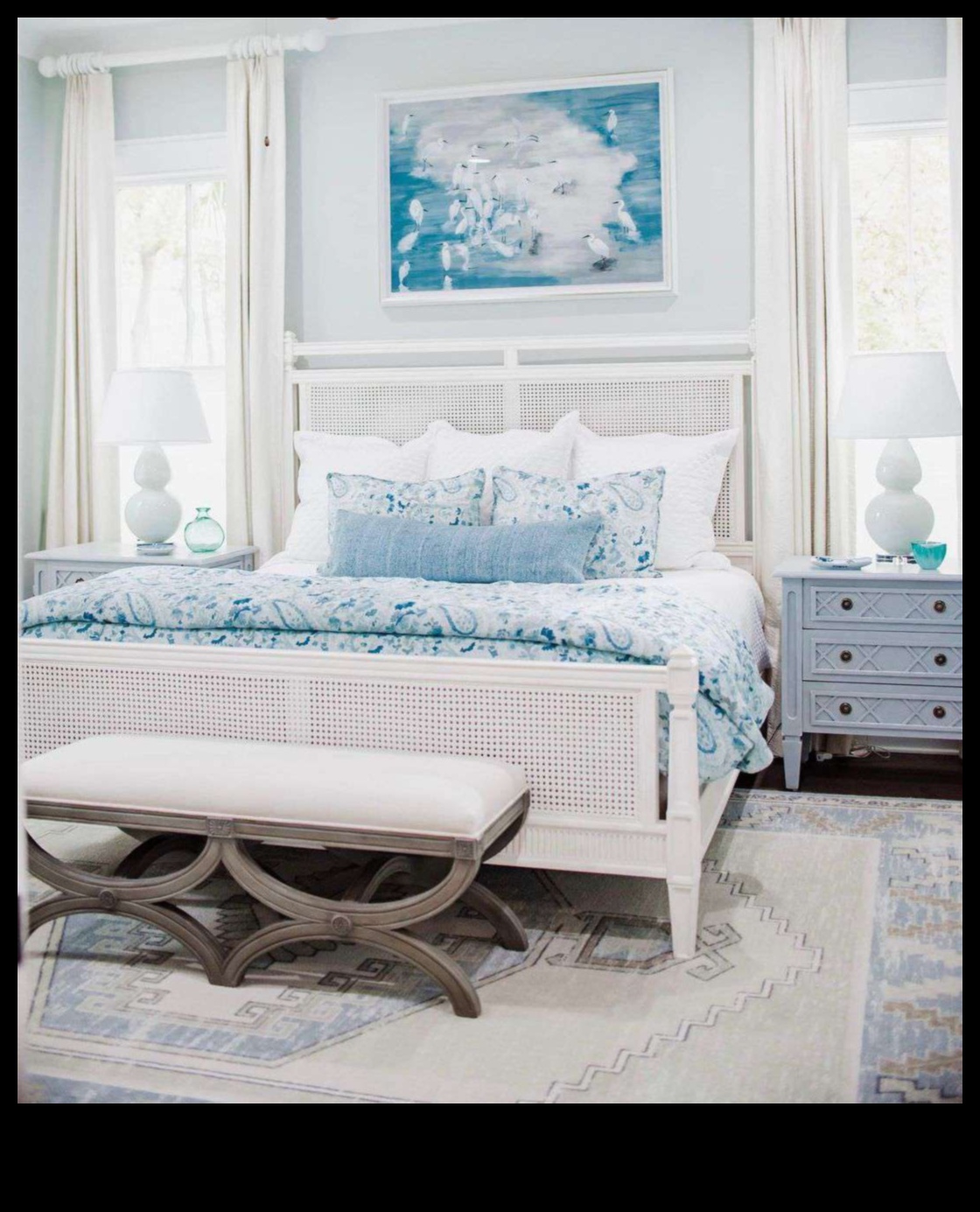 Piekrastes guļamistabas dekors atpūtai pie jūras