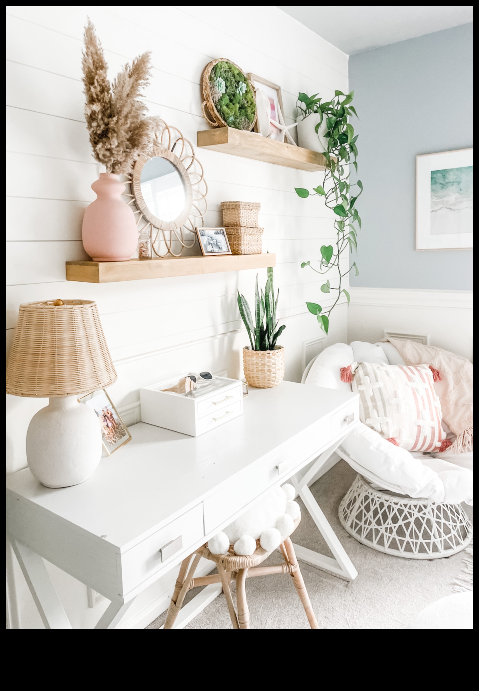 Piekrastes guļamistabas dekors atpūtai pie jūras